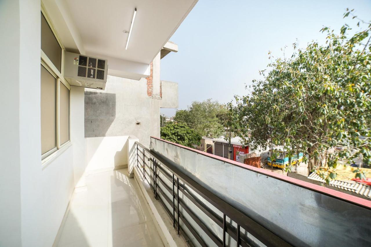 Live On Del5542 Otel Yeni Delhi Dış mekan fotoğraf