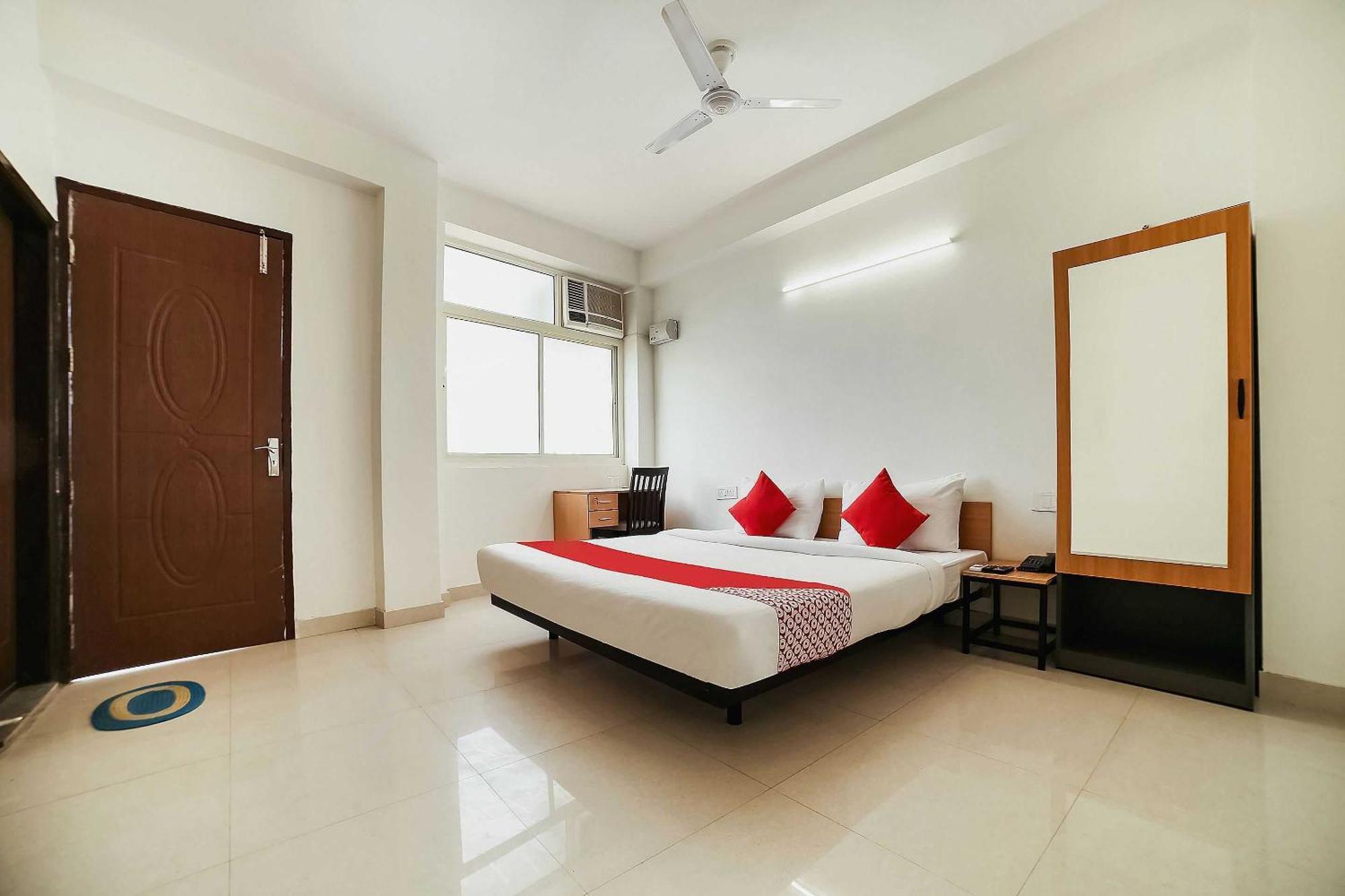 Live On Del5542 Otel Yeni Delhi Dış mekan fotoğraf